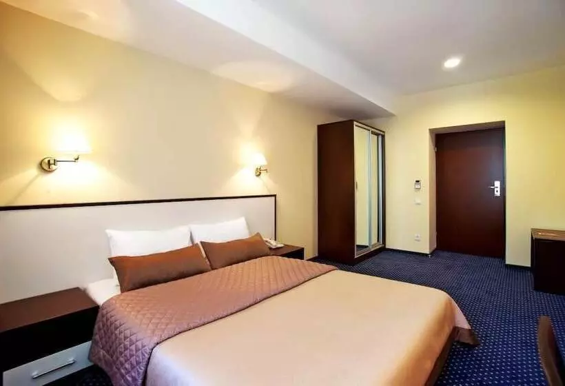 בית מלון כפרי Teatralny