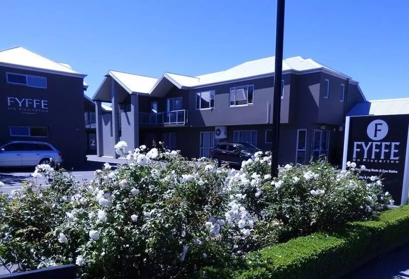 مُتل Fyffe On Riccarton