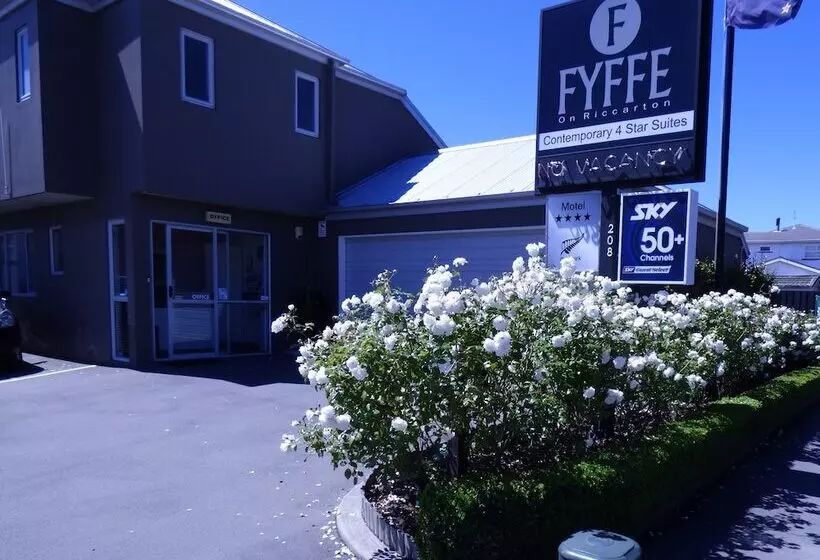 مُتل Fyffe On Riccarton