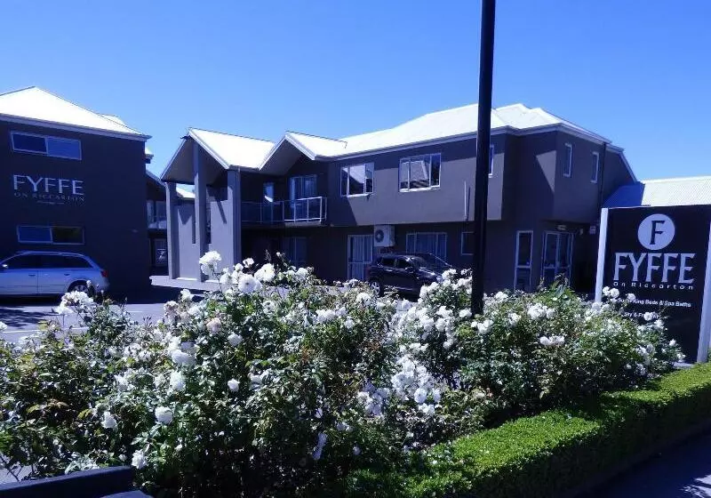 مُتل Fyffe On Riccarton