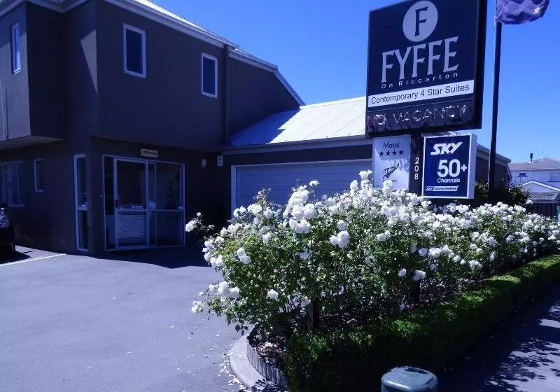 مُتل Fyffe On Riccarton