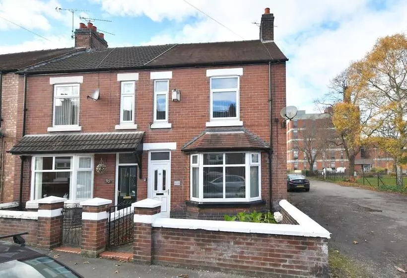 Majatalo Townhouse @ Hall O Shaw Street Crewe