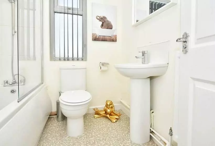 Majatalo Townhouse @ Hall O Shaw Street Crewe