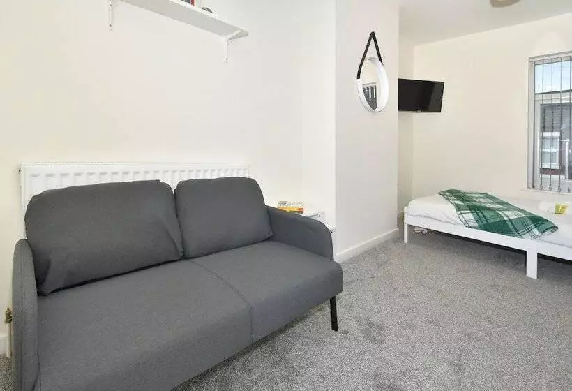 Majatalo Townhouse @ Hall O Shaw Street Crewe