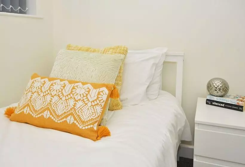 Majatalo Townhouse @ Hall O Shaw Street Crewe
