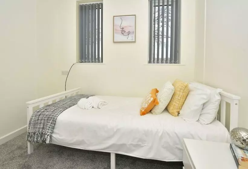 Majatalo Townhouse @ Hall O Shaw Street Crewe