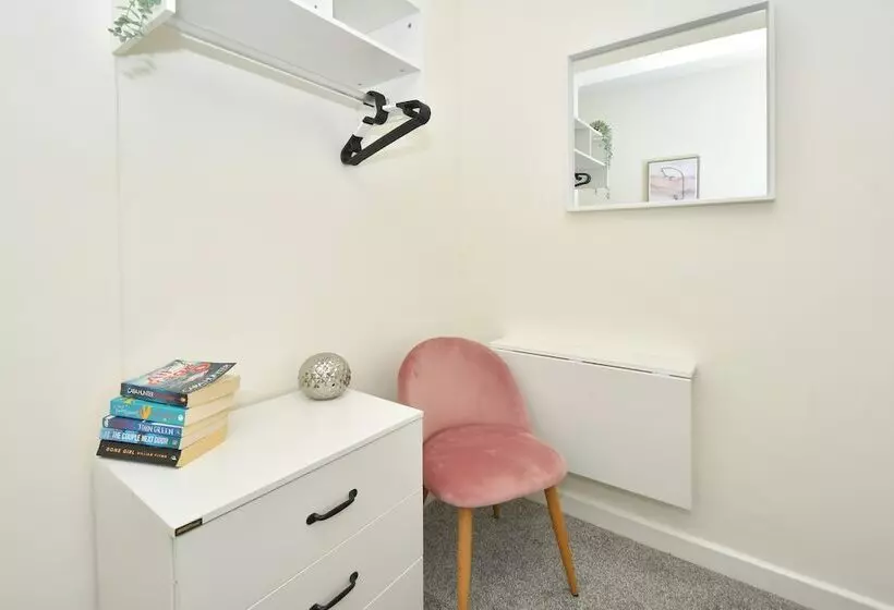 Majatalo Townhouse @ Hall O Shaw Street Crewe