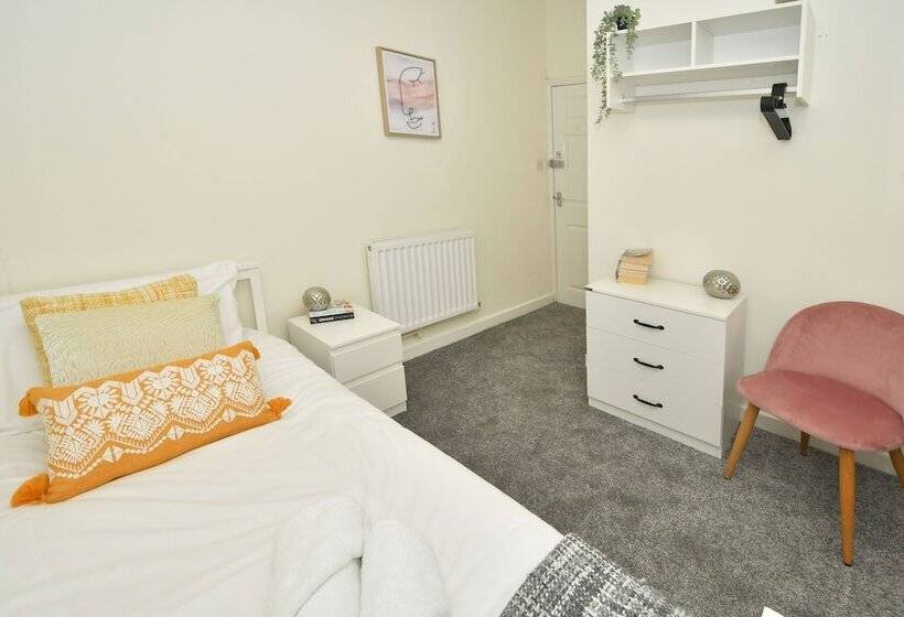 Пансион Townhouse @ Hall O Shaw Street Crewe