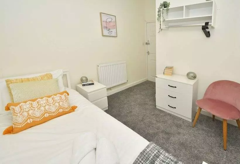 Majatalo Townhouse @ Hall O Shaw Street Crewe