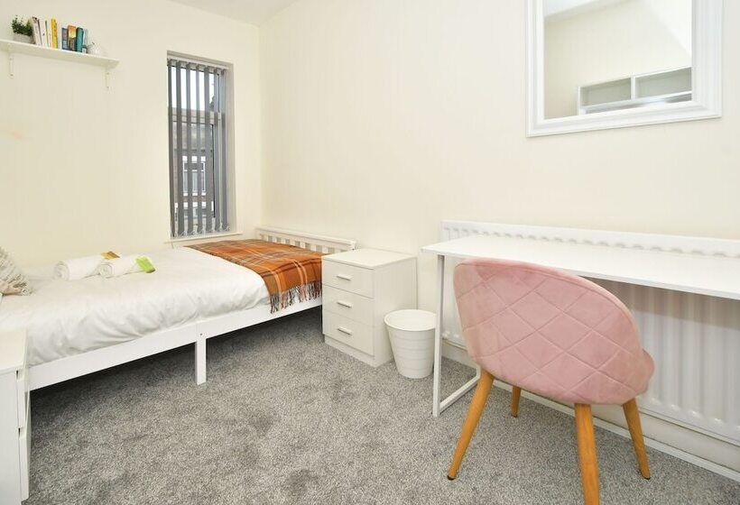 Пансион Townhouse @ Hall O Shaw Street Crewe