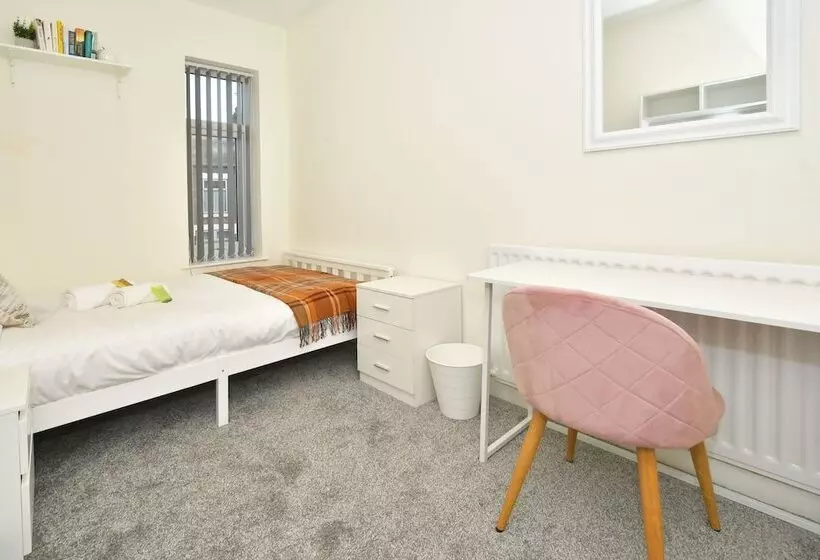 Majatalo Townhouse @ Hall O Shaw Street Crewe