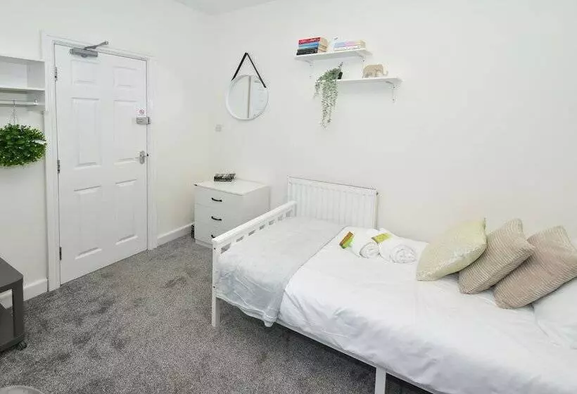 Majatalo Townhouse @ Hall O Shaw Street Crewe