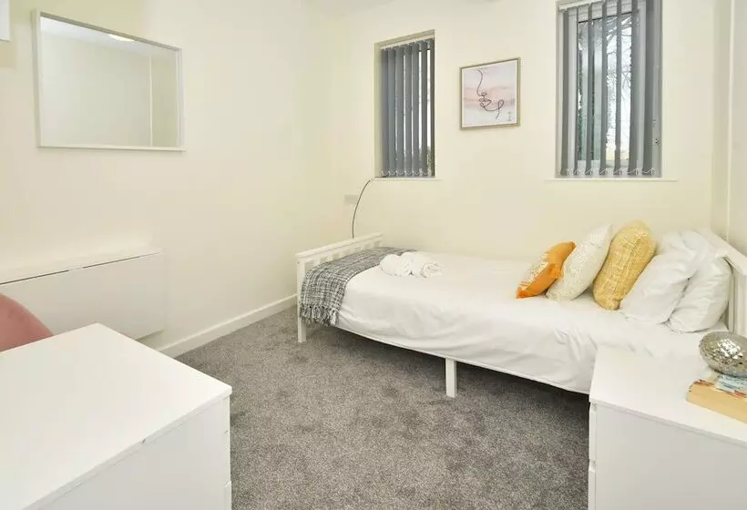 Majatalo Townhouse @ Hall O Shaw Street Crewe