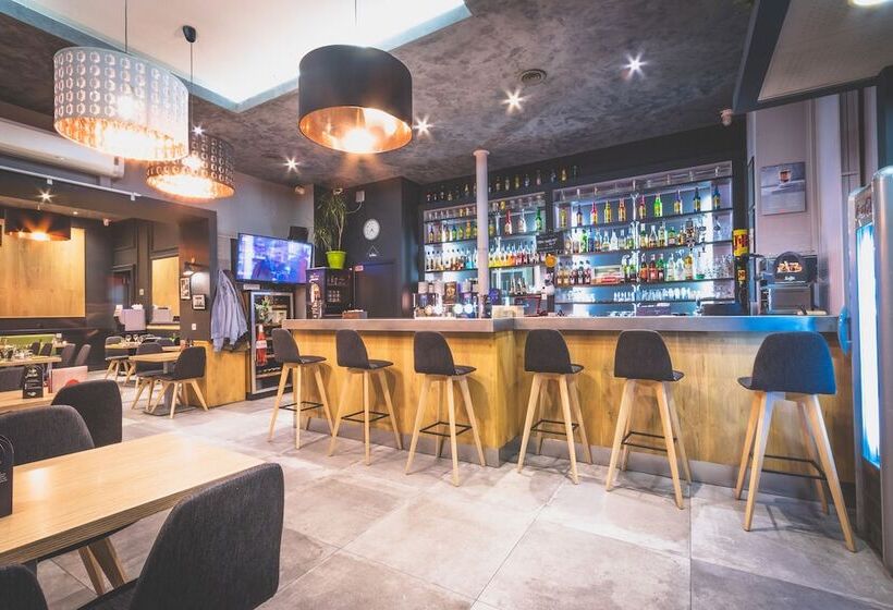 בית מלון כפרי Actuel  Chambery Centre Gare