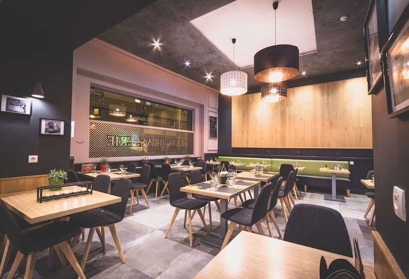 בית מלון כפרי Actuel  Chambery Centre Gare