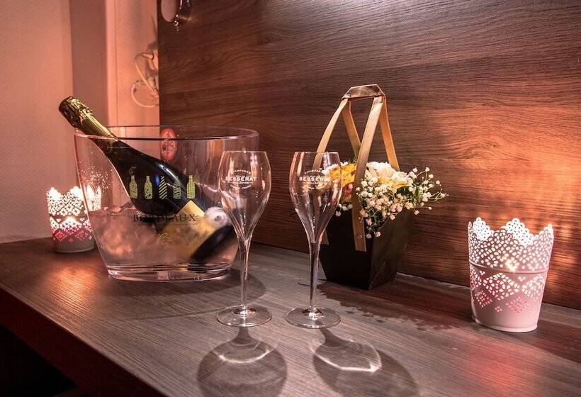 בית מלון כפרי Actuel  Chambery Centre Gare