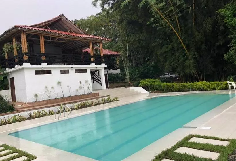 ホテル Campestre Rancho California