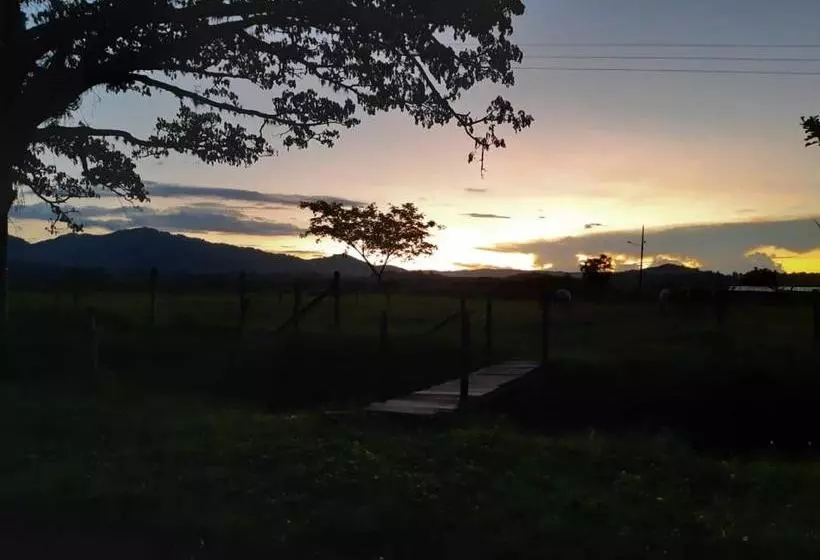 ホテル Campestre Rancho California