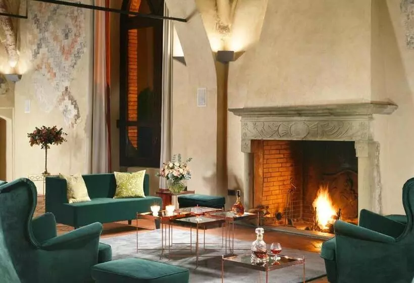 ホテル Castello Visconteo