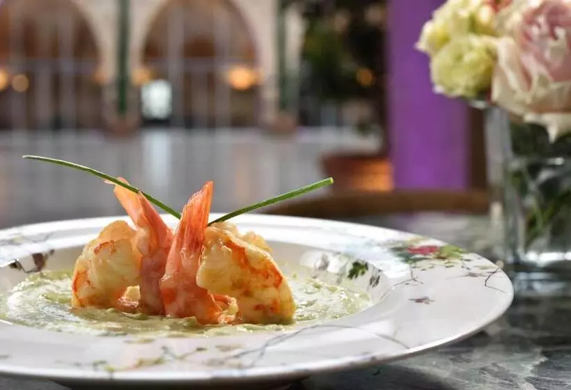 ホテル Castello Visconteo