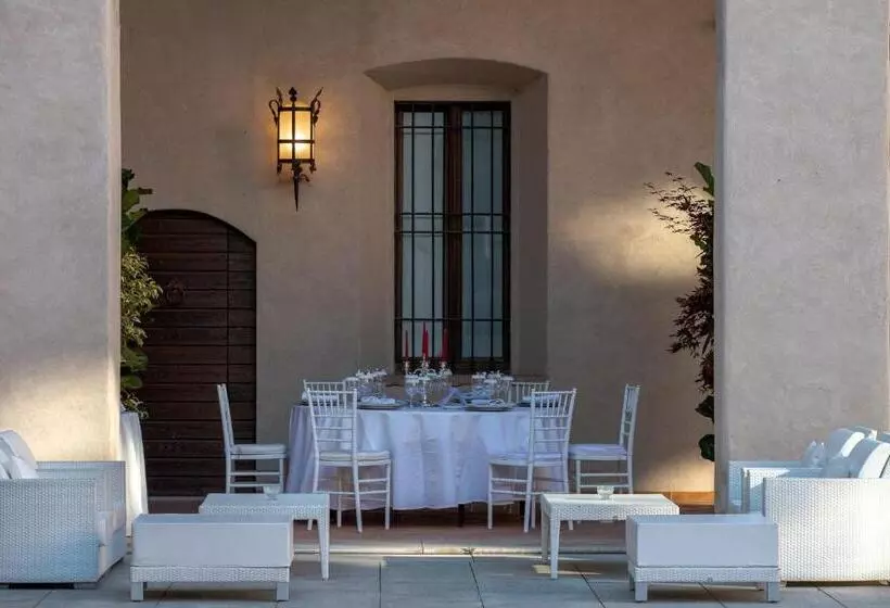 ホテル Castello Visconteo