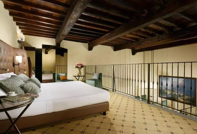 ホテル Castello Visconteo