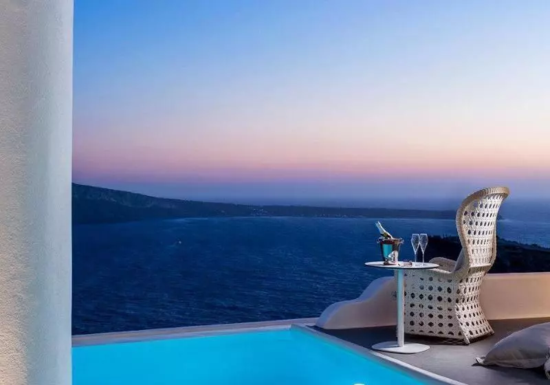 هتل Charisma Suites