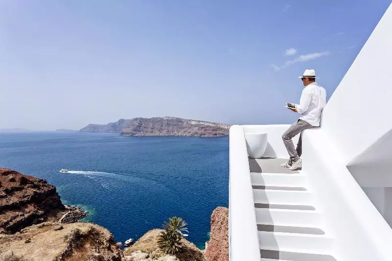 هتل Charisma Suites
