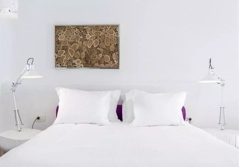 هتل Charisma Suites