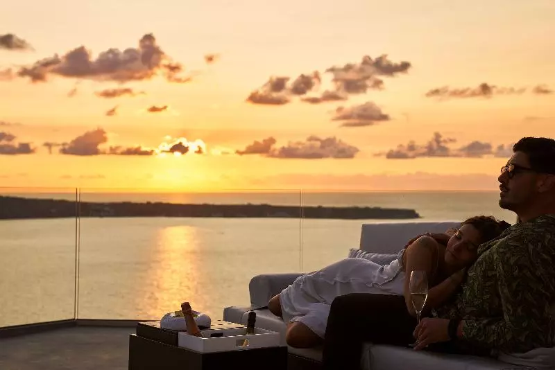 هتل Charisma Suites