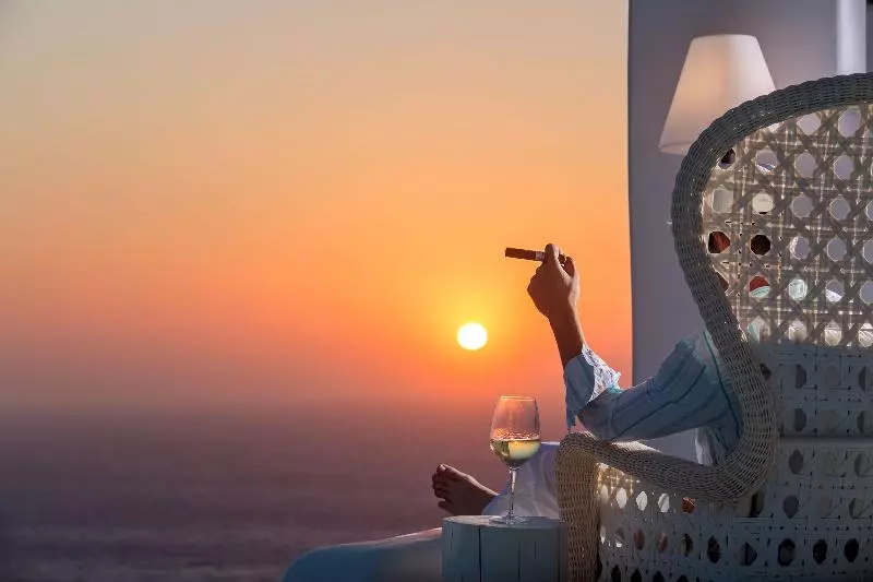 هتل Charisma Suites
