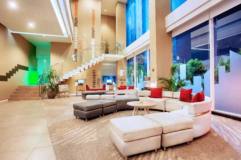 ホテル Ibis Surabaya City Center