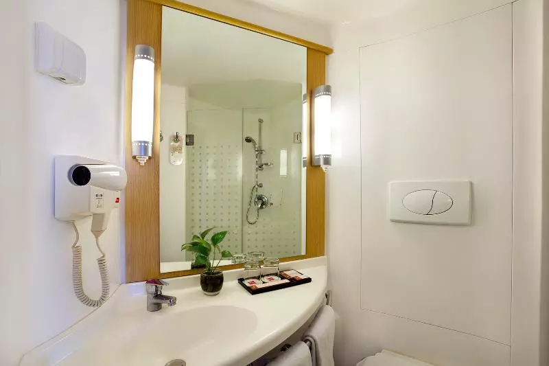 ホテル Ibis Surabaya City Center