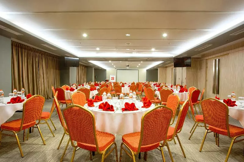 ホテル Ibis Surabaya City Center