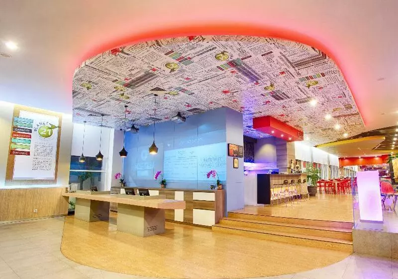 ホテル Ibis Surabaya City Center