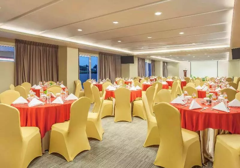 ホテル Ibis Surabaya City Center