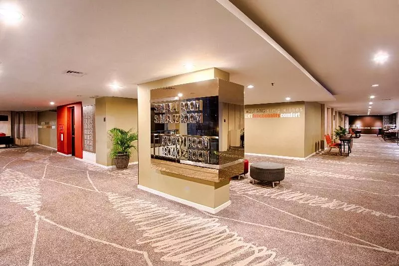ホテル Ibis Surabaya City Center