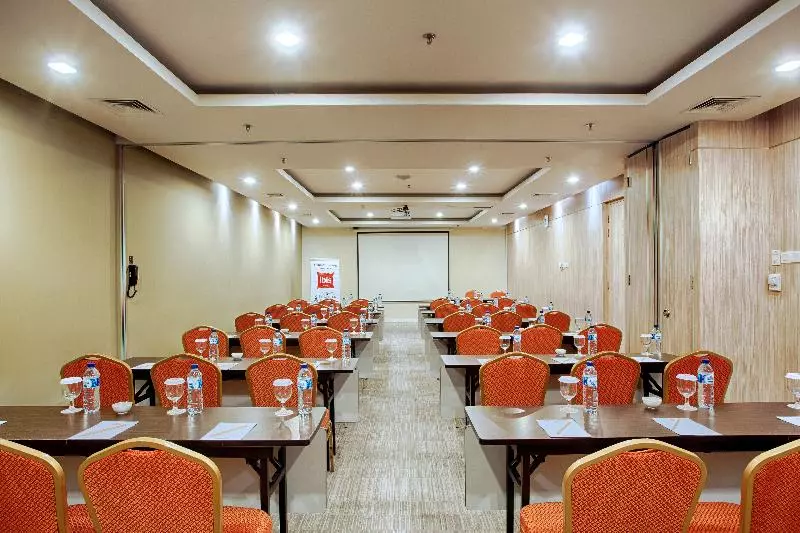 ホテル Ibis Surabaya City Center