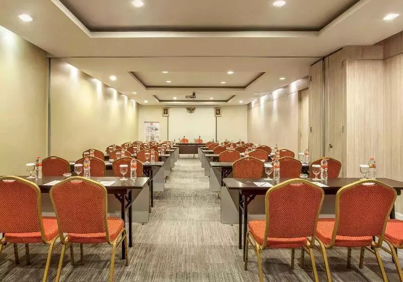 ホテル Ibis Surabaya City Center
