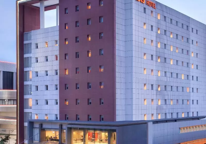 ホテル Ibis Surabaya City Center
