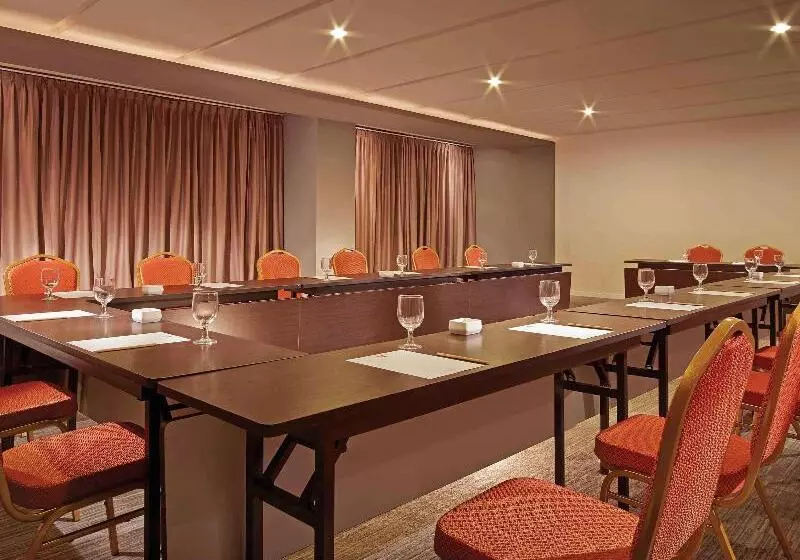 ホテル Ibis Surabaya City Center