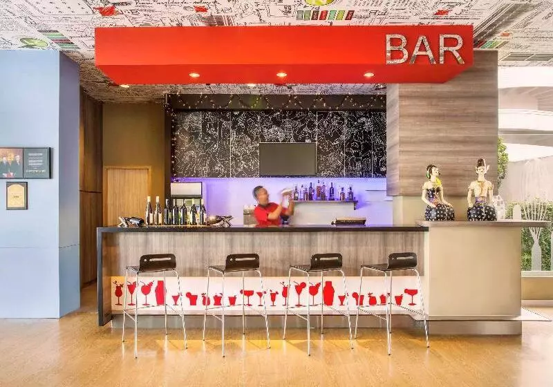 ホテル Ibis Surabaya City Center
