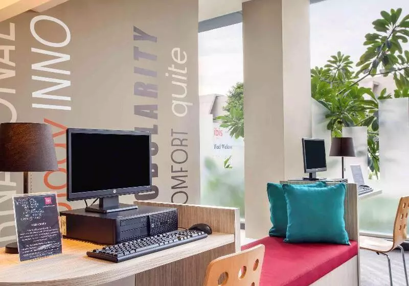 ホテル Ibis Surabaya City Center