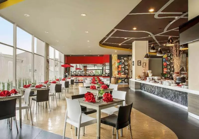 ホテル Ibis Surabaya City Center
