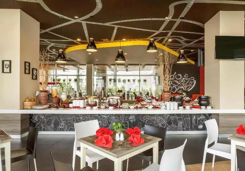 ホテル Ibis Surabaya City Center