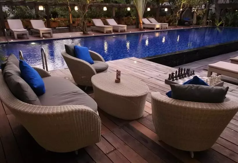 ホテル Taksu Sanur