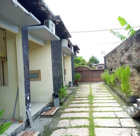 בית מלון כפרי Oyo 90852 Madani Guesthouse