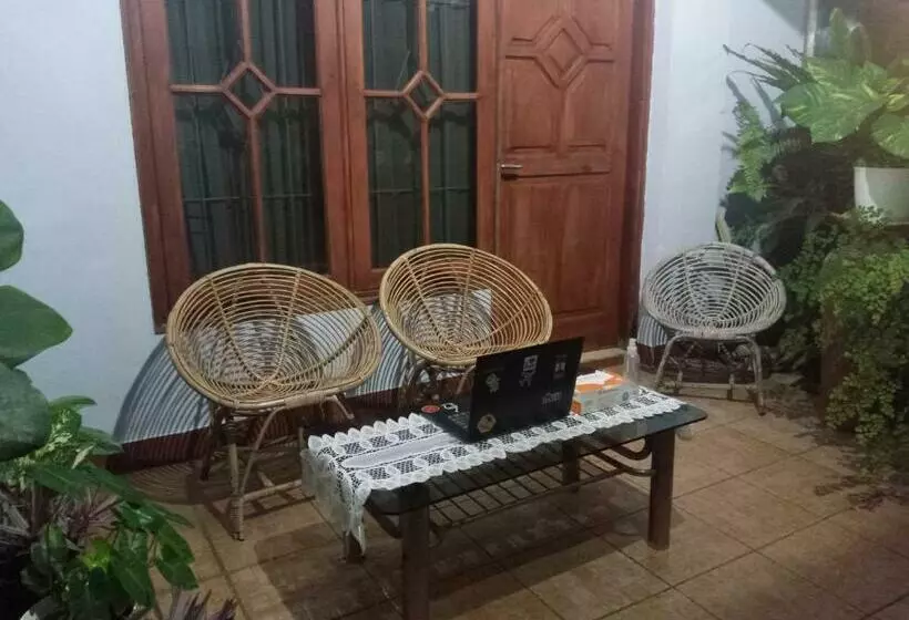 ホテル Oyo 90852 Madani Guesthouse