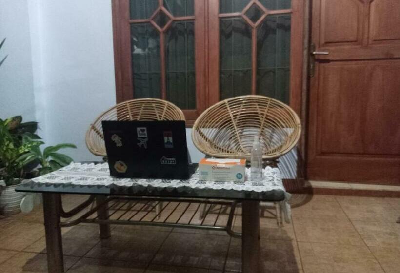 בית מלון כפרי Oyo 90852 Madani Guesthouse