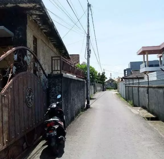 ホテル Oyo 90852 Madani Guesthouse